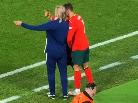 九游会 - C罗关键节点战术调整，DWG带队取胜！